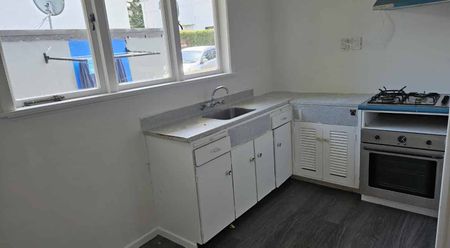 Family home - in New Lynn - Photo 5