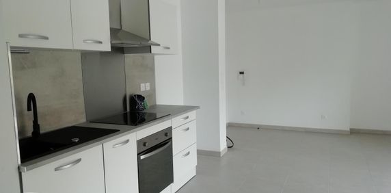 Location Appartement 2 pièces 42m² ISTRES 13800 - Photo 2