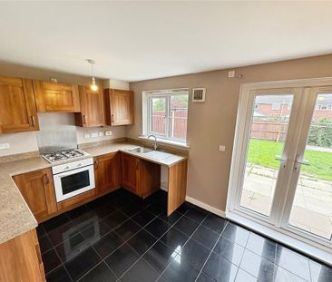 3 bedroom end of terrace house to rent - Photo 3