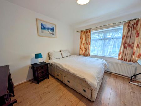 4 bedroom semi-detached house to rent - Photo 5