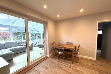 4 bedroom semi-detached house to rent - Photo 2