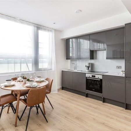 Chertsey Road, Woking, Surrey, GU21 - Photo 3