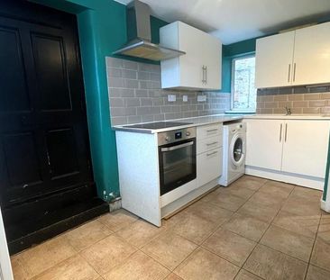 2 bedroom semi-detached house to rent - Photo 4