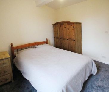 3 bedroom end of terrace house to rent - Photo 5