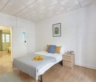 Room in a shared 6-bedroom apartment for rent in Lisbon, bills incl... - Photo 4