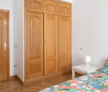 Accomodation with heating in 7-bedroom apartment, Lavapiés - Foto 6
