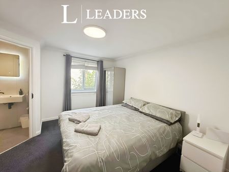 2 bedroom apartment to rent Cambridge Road, Bournemouth, BH2 - Photo 4