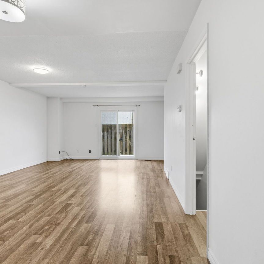 For Lease - 8136 Coventry Road Unit# 21, Niagara Falls, Ontario - Photo 1