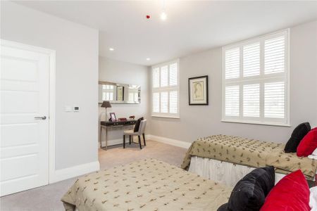 4 bedroom end of terrace house to rent - Photo 5