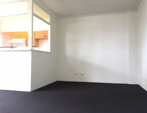 Central Newtown Location with Parking! - Photo 1