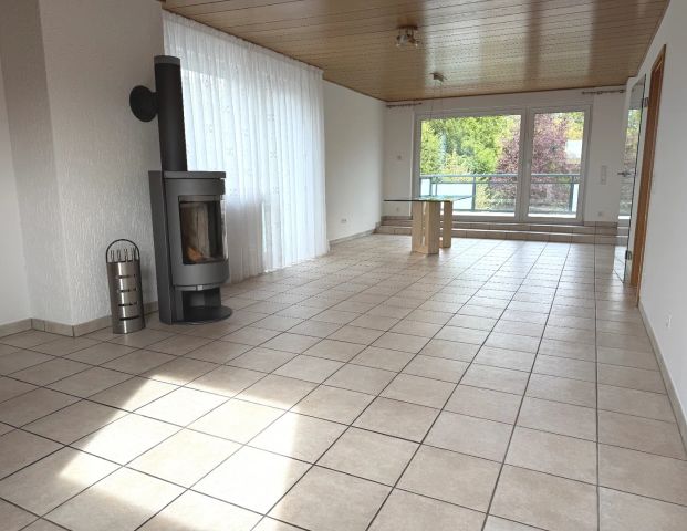 Ihr neues Zuhause zum Wohlfühlen - großzügige Dachgeschosswohnung im Zweifamilienhaus! - Photo 1