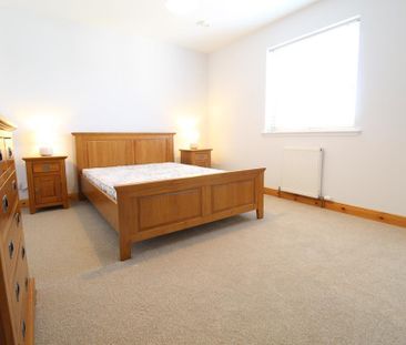 3 bedroom flat to rent - Photo 5
