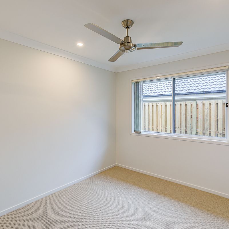 Modern Family Home - $300 Visa Gift Card Upon Acceptance Of Application! - Photo 1