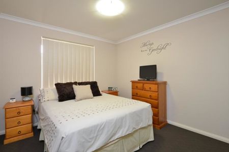 FULLY FURNISHED MODERN 2 BEDROOM UNIT! - Photo 2