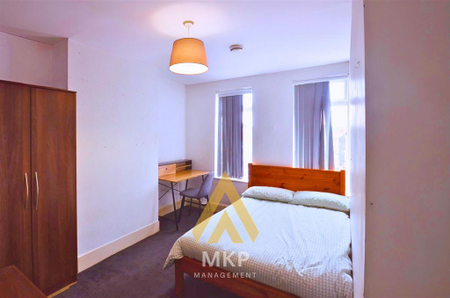 5 bedroom terraced house to rent - Photo 3