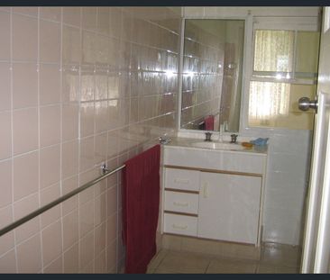 4 Bedroomed, semi rural, unfurnished, older type, clean, House - Photo 6