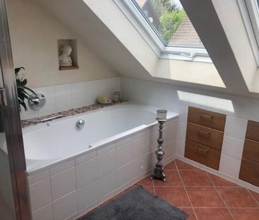 Helles, geschmackvoll möbliertes Zimmer mit Balkon in Enger - Photo 4