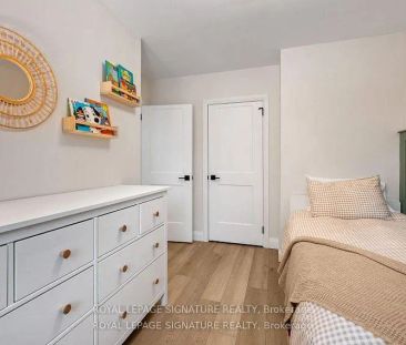 357 ROSSLAND ROAD E - Photo 5