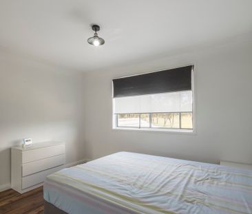 BEAUTIFUL MODERN 3 BEDROOM TOWNHOUSE - Photo 4