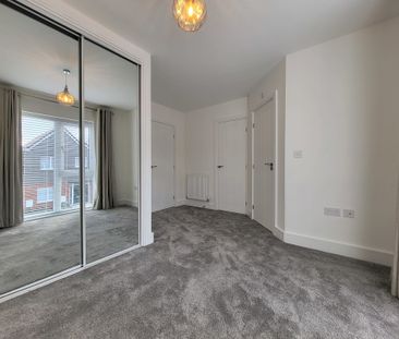 3 bedroom semi-detached to let - Photo 2