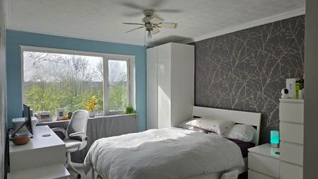 Room in a Shared Flat, Stratfield House, SE12 - Photo 4