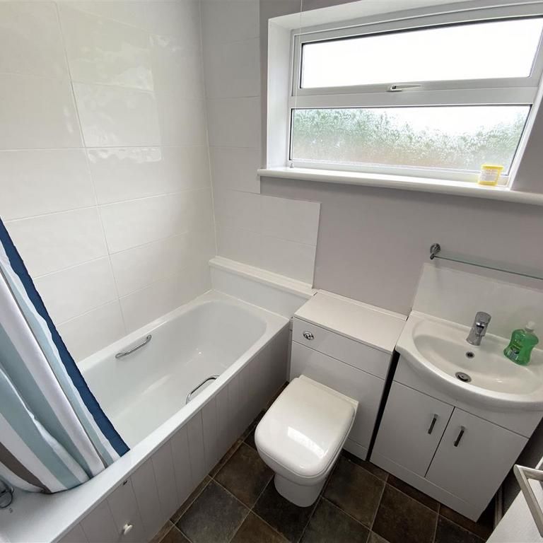 2 bedroom chalet to rent - Photo 1