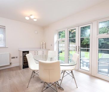 4 bedroom semi-detached house to rent - Photo 4