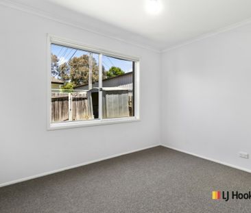 12B Eggleston Crescent, Chifley ACT, Belconnen - Photo 2