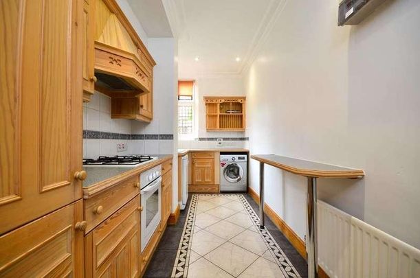 Oldfield Wood, Maybury, GU22 - Photo 1