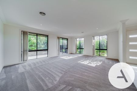 13 Allambee St, Jerrabomberra NSW 2619 - House For Rent | Domain - Photo 5