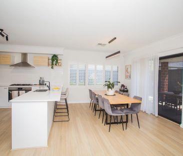 Stunning modern spacious home close to airport, shops & Tonkin Hwy. - Photo 6