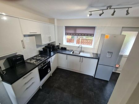 2 bedroom end of terrace house to rent - Photo 5