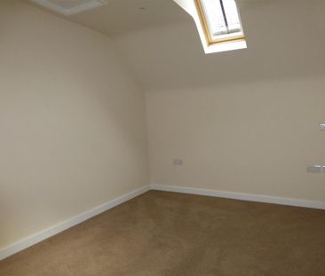 2 bedroom end of terrace house to rent - Photo 3