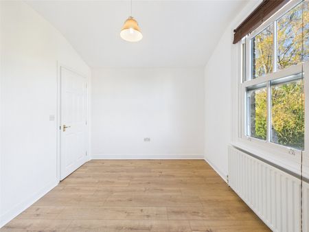 London Road, Twickenham, UK, TW1 - Photo 3