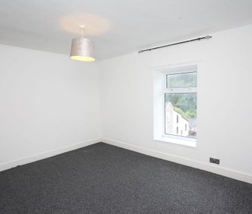 2 bedroom end of terrace house to rent - Photo 3