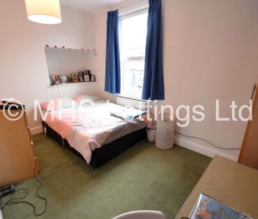 4 Bedroom Mid Terraced House for rent in Beechwood View - Photo 3