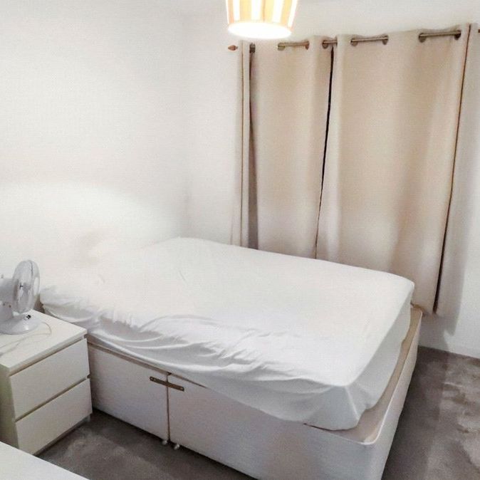 2 bedroom property to rent - Photo 1