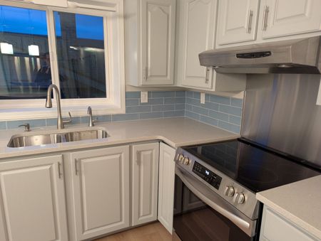 Executive 4-bedroom Home with Full Ocean View - Photo 4