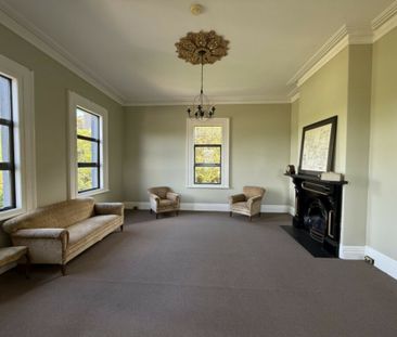 5 Bedroom Home with Sweeping Harbour Views - Photo 1