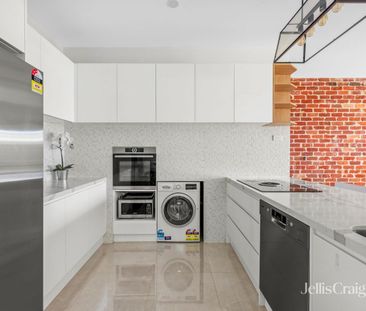 Three Bedroom Family Townhouse - Photo 6