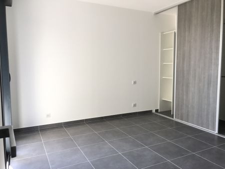 Location Appartement 3 pièces 83m² BASTIA 20600 - Photo 4