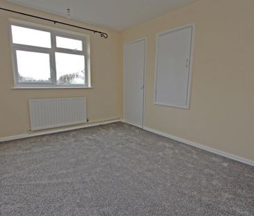 2 bedroom Semi-detached house to rent - Photo 6