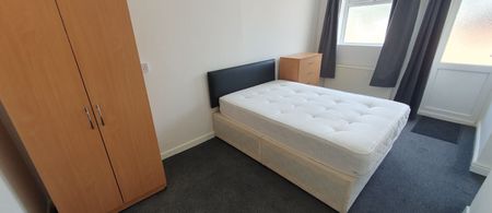 Flat 2, 18 Mundy Place, Cathays, Cardiff, CF24 4BZ - Photo 2