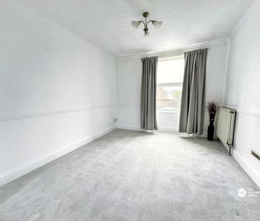 3 bedroom end of terrace house to rent - Photo 1