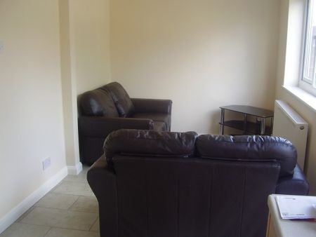 Four Bedroom Student Property Fully Refurbished - Photo 4