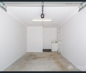 Modern Low-Maintenance Living With Air Conditioning - Photo 5