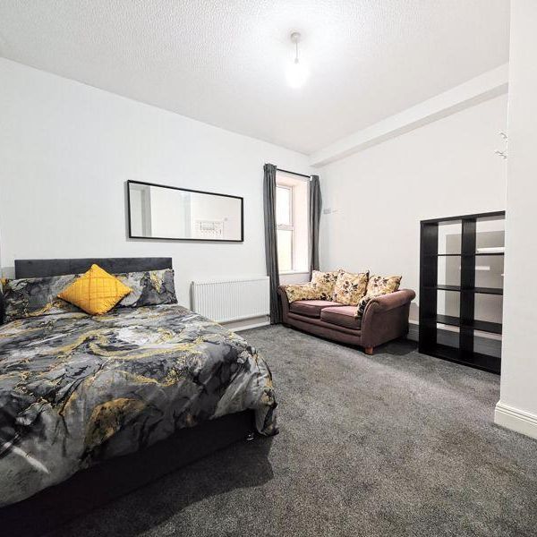 1 bedroom in a house share to rent - Photo 1