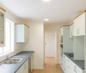 Refurbished home - New carpet and paint throughout - Photo 4