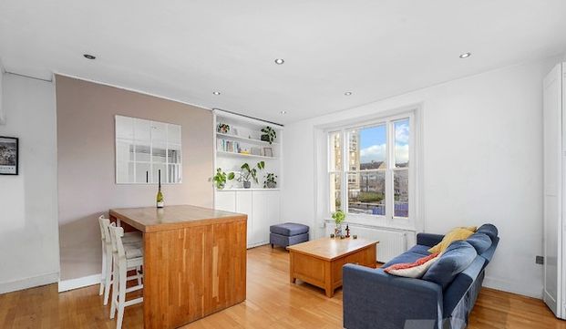 2 Bed Flat, Hilltop Court, NW8 - Photo 1