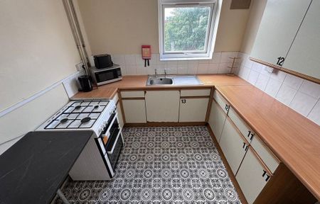 1 bedroom in a house share to rent - Photo 4